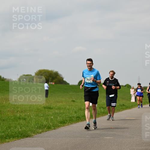 10.05.2026 - 8. Wedeler Halbmarathon Dr. Thomas Lammeyer http://msf.ph/oto/9703877 10.05.2026 11:50:52 Laufen 717 meine-sportfotos.de