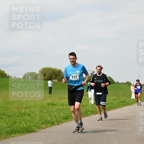 10.05.2026 - 8. Wedeler Halbmarathon Dr. Thomas Lammeyer http://msf.ph/oto/9703879 10.05.2026 11:50:53 Laufen 717 meine-sportfotos.de