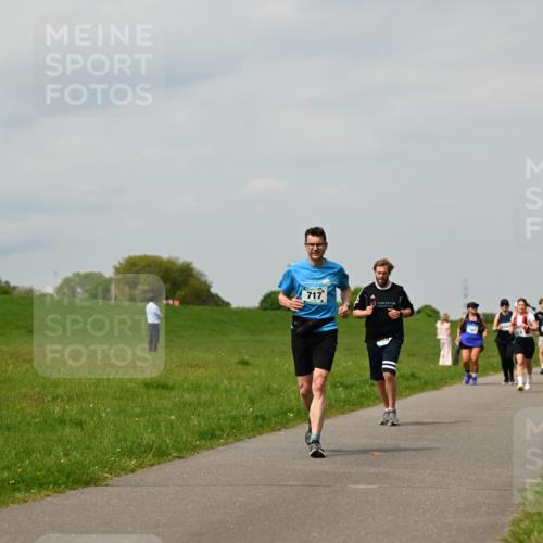 10.05.2026 - 8. Wedeler Halbmarathon Dr. Thomas Lammeyer http://msf.ph/oto/9703881 10.05.2026 11:50:52 Laufen 717 meine-sportfotos.de