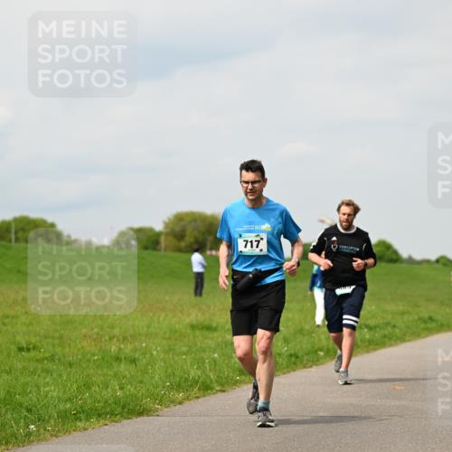 10.05.2026 - 8. Wedeler Halbmarathon Dr. Thomas Lammeyer http://msf.ph/oto/9703884 10.05.2026 11:50:53 Laufen 717 meine-sportfotos.de