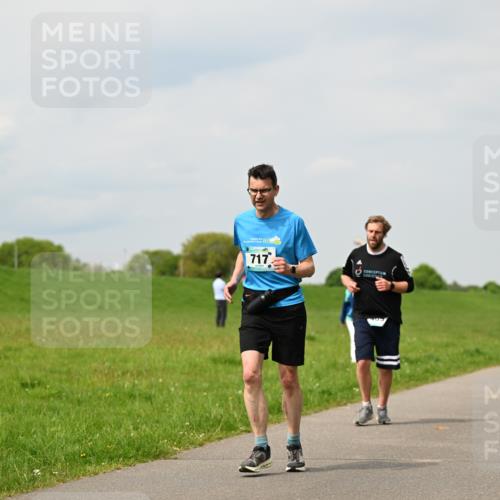 10.05.2026 - 8. Wedeler Halbmarathon Dr. Thomas Lammeyer http://msf.ph/oto/9703887 10.05.2026 11:50:53 Laufen 717 meine-sportfotos.de