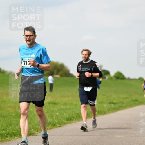 10.05.2026 - 8. Wedeler Halbmarathon Dr. Thomas Lammeyer http://msf.ph/oto/9703890 10.05.2026 11:50:54 Laufen 717, 469 meine-sportfotos.de