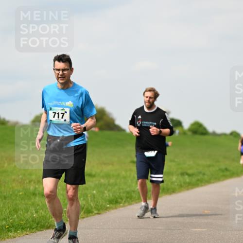 10.05.2026 - 8. Wedeler Halbmarathon Dr. Thomas Lammeyer http://msf.ph/oto/9703892 10.05.2026 11:50:54 Laufen 717 meine-sportfotos.de