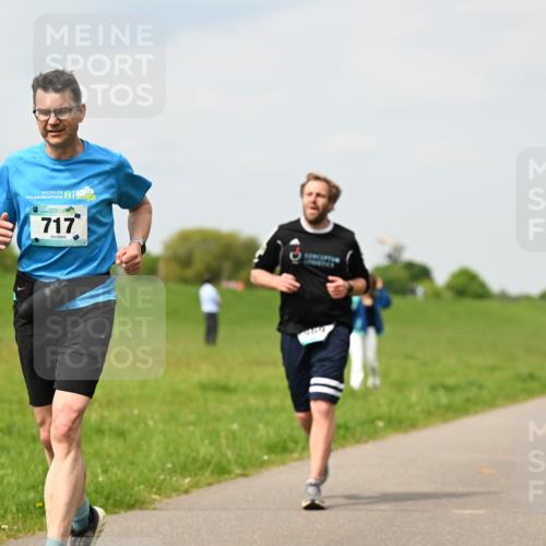 10.05.2026 - 8. Wedeler Halbmarathon Dr. Thomas Lammeyer http://msf.ph/oto/9703894 10.05.2026 11:50:54 Laufen 717, 469 meine-sportfotos.de