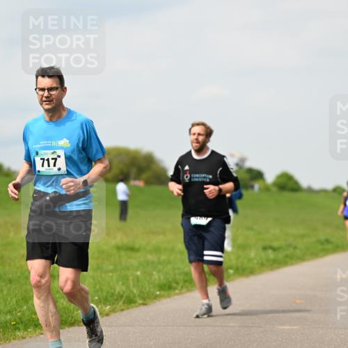 10.05.2026 - 8. Wedeler Halbmarathon Dr. Thomas Lammeyer http://msf.ph/oto/9703896 10.05.2026 11:50:54 Laufen 812, 717 meine-sportfotos.de