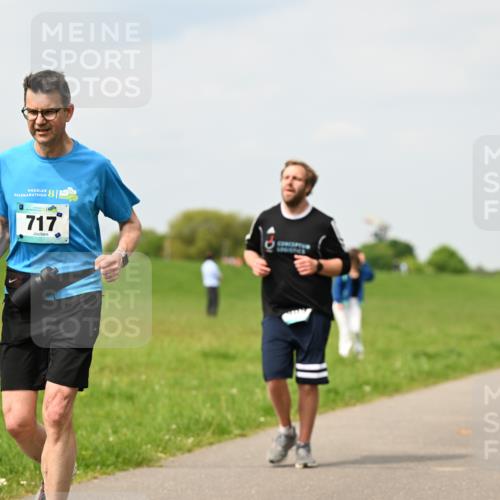 10.05.2026 - 8. Wedeler Halbmarathon Dr. Thomas Lammeyer http://msf.ph/oto/9703898 10.05.2026 11:50:54 Laufen 717 meine-sportfotos.de