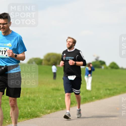 10.05.2026 - 8. Wedeler Halbmarathon Dr. Thomas Lammeyer http://msf.ph/oto/9703900 10.05.2026 11:50:55 Laufen 717, 469 meine-sportfotos.de