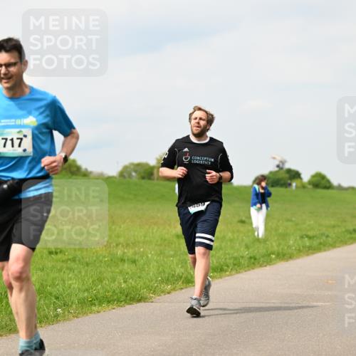 10.05.2026 - 8. Wedeler Halbmarathon Dr. Thomas Lammeyer http://msf.ph/oto/9703904 10.05.2026 11:50:55 Laufen 717, 469 meine-sportfotos.de
