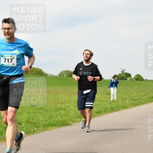10.05.2026 - 8. Wedeler Halbmarathon Dr. Thomas Lammeyer http://msf.ph/oto/9703910 10.05.2026 11:50:55 Laufen 717 meine-sportfotos.de