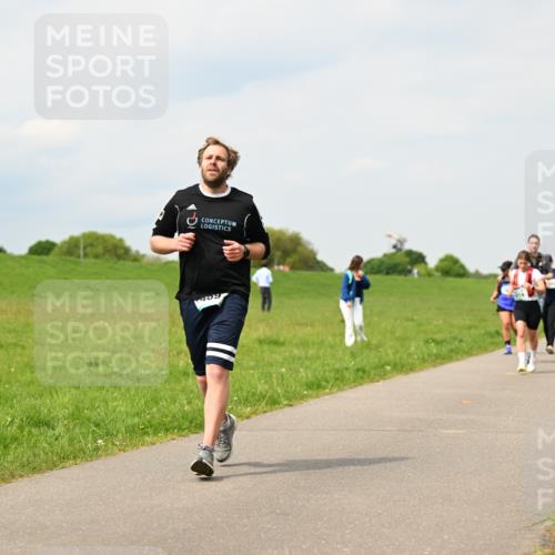 10.05.2026 - 8. Wedeler Halbmarathon Dr. Thomas Lammeyer http://msf.ph/oto/9703912 10.05.2026 11:50:56 Laufen 409 meine-sportfotos.de