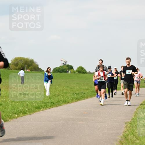10.05.2026 - 8. Wedeler Halbmarathon Dr. Thomas Lammeyer http://msf.ph/oto/9703917 10.05.2026 11:50:56 Laufen 469, 219, 224, 2051 meine-sportfotos.de
