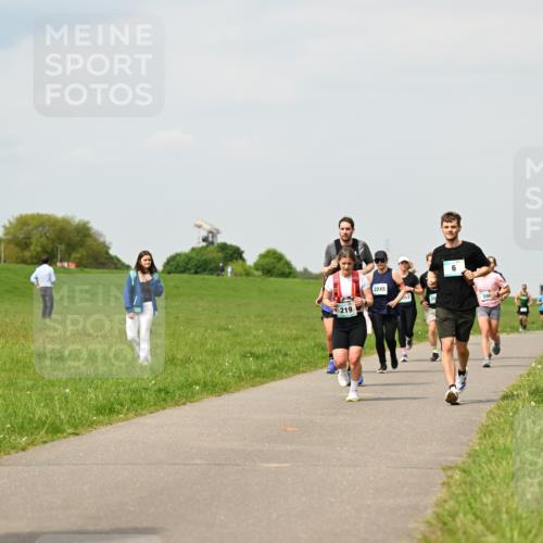 10.05.2026 - 8. Wedeler Halbmarathon Dr. Thomas Lammeyer http://msf.ph/oto/9703919 10.05.2026 11:50:56 Laufen 702, 219, 2245 meine-sportfotos.de
