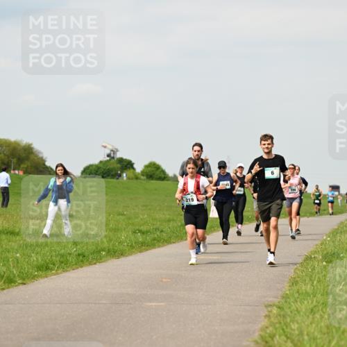 10.05.2026 - 8. Wedeler Halbmarathon Dr. Thomas Lammeyer http://msf.ph/oto/9703923 10.05.2026 11:50:56 Laufen 219, 2051 meine-sportfotos.de