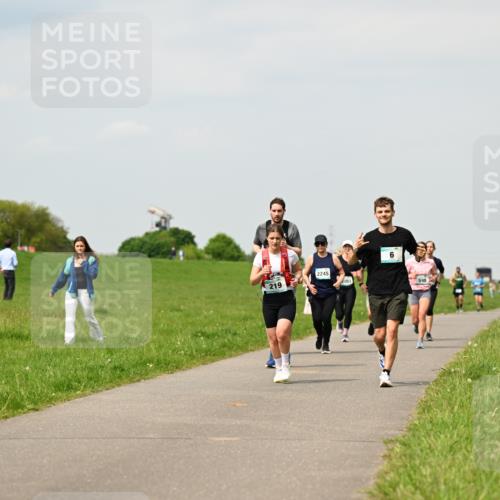 10.05.2026 - 8. Wedeler Halbmarathon Dr. Thomas Lammeyer http://msf.ph/oto/9703927 10.05.2026 11:50:57 Laufen 219, 2245, 051, 598 meine-sportfotos.de