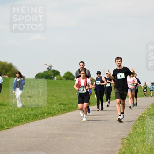 10.05.2026 - 8. Wedeler Halbmarathon Dr. Thomas Lammeyer http://msf.ph/oto/9703930 10.05.2026 11:50:57 Laufen 219, 2245, 2051, 590 meine-sportfotos.de
