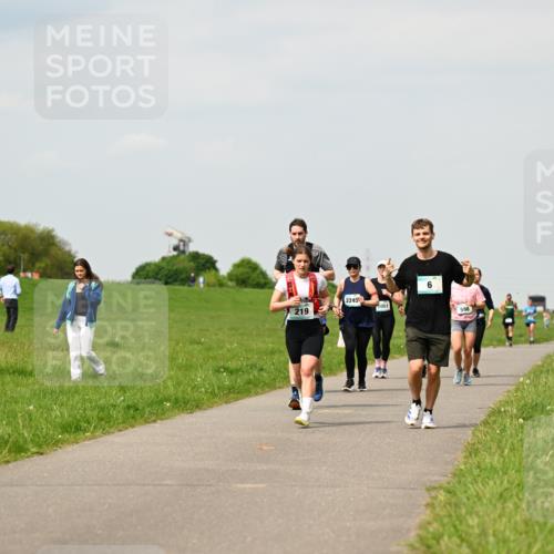 10.05.2026 - 8. Wedeler Halbmarathon Dr. Thomas Lammeyer http://msf.ph/oto/9703931 10.05.2026 11:50:57 Laufen 2245, 2051, 219, 598 meine-sportfotos.de