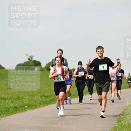 10.05.2026 - 8. Wedeler Halbmarathon Dr. Thomas Lammeyer http://msf.ph/oto/9703933 10.05.2026 11:50:57 Laufen 219, 2245, 598 meine-sportfotos.de