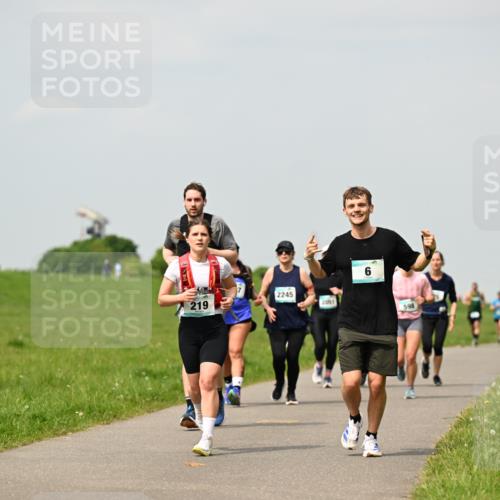 10.05.2026 - 8. Wedeler Halbmarathon Dr. Thomas Lammeyer http://msf.ph/oto/9703935 10.05.2026 11:50:57 Laufen 219, 2245, 2051, 598 meine-sportfotos.de