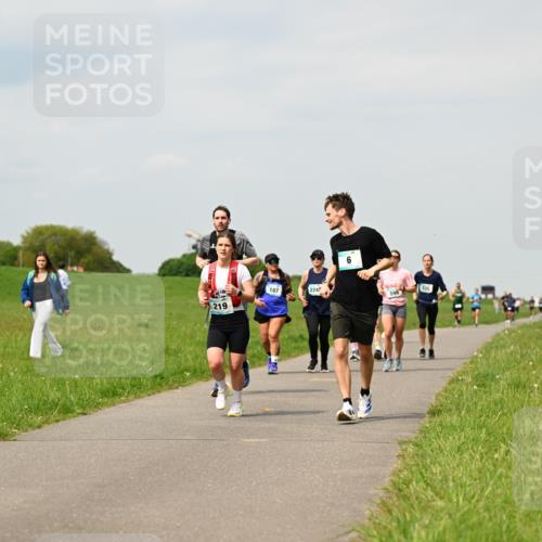 10.05.2026 - 8. Wedeler Halbmarathon Dr. Thomas Lammeyer http://msf.ph/oto/9703945 10.05.2026 11:50:58 Laufen 187, 224, 598, 219 meine-sportfotos.de