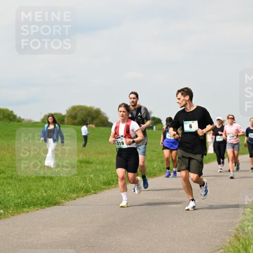 10.05.2026 - 8. Wedeler Halbmarathon Dr. Thomas Lammeyer http://msf.ph/oto/9703961 10.05.2026 11:50:59 Laufen 219, 598, 525 meine-sportfotos.de