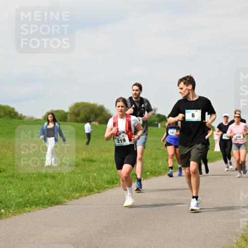 10.05.2026 - 8. Wedeler Halbmarathon Dr. Thomas Lammeyer http://msf.ph/oto/9703966 10.05.2026 11:50:59 Laufen 219, 187, 598 meine-sportfotos.de
