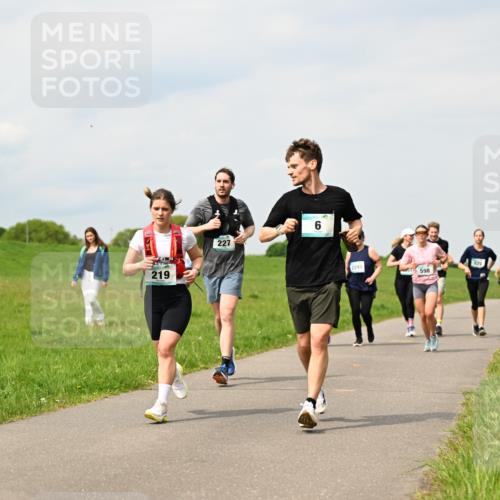 10.05.2026 - 8. Wedeler Halbmarathon Dr. Thomas Lammeyer http://msf.ph/oto/9703970 10.05.2026 11:51:00 Laufen 219, 227, 2245, 598 meine-sportfotos.de