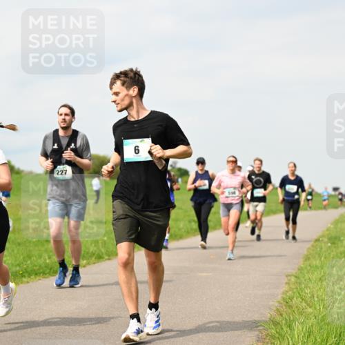 10.05.2026 - 8. Wedeler Halbmarathon Dr. Thomas Lammeyer http://msf.ph/oto/9703985 10.05.2026 11:51:01 Laufen 227, 219 meine-sportfotos.de