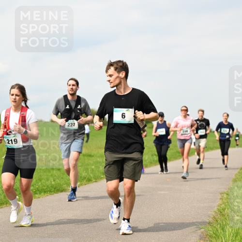 10.05.2026 - 8. Wedeler Halbmarathon Dr. Thomas Lammeyer http://msf.ph/oto/9703989 10.05.2026 11:51:01 Laufen 219, 227, 598 meine-sportfotos.de