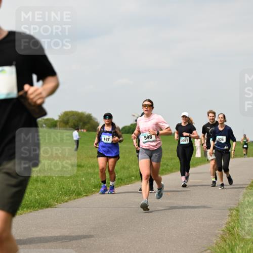 10.05.2026 - 8. Wedeler Halbmarathon Dr. Thomas Lammeyer http://msf.ph/oto/9703993 10.05.2026 11:51:02 Laufen 187, 598, 2051, 525 meine-sportfotos.de