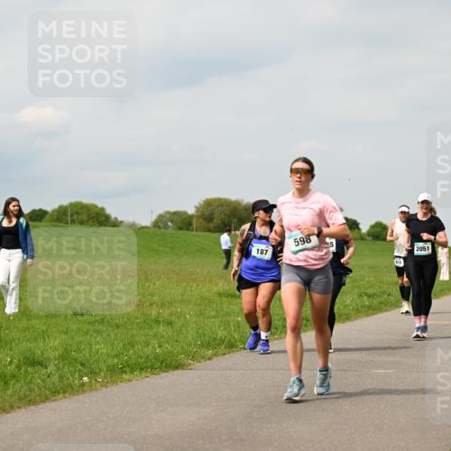 10.05.2026 - 8. Wedeler Halbmarathon Dr. Thomas Lammeyer http://msf.ph/oto/9704003 10.05.2026 11:51:03 Laufen 187, 598, 610, 2051, 525 meine-sportfotos.de