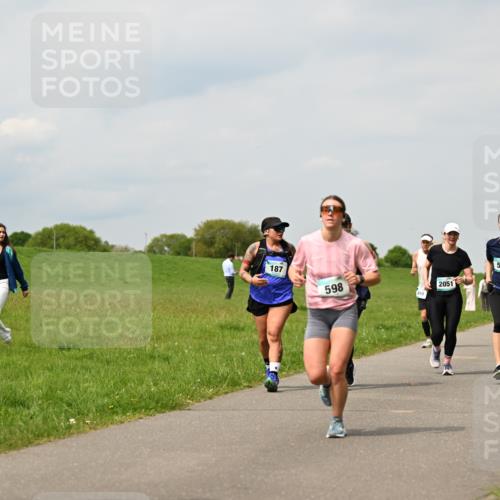 10.05.2026 - 8. Wedeler Halbmarathon Dr. Thomas Lammeyer http://msf.ph/oto/9704006 10.05.2026 11:51:03 Laufen 227, 187, 598, 2051, 525 meine-sportfotos.de
