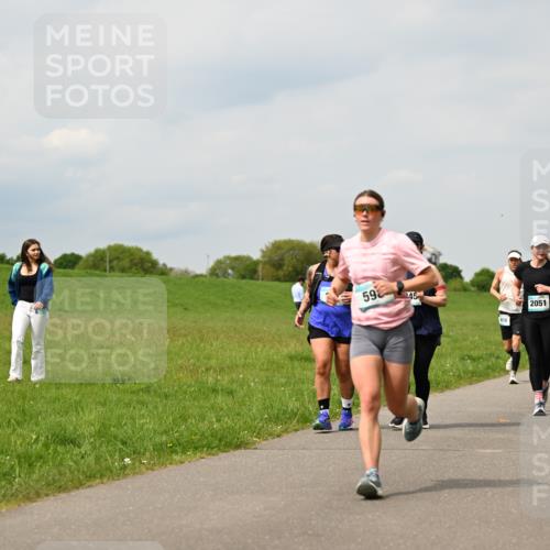 10.05.2026 - 8. Wedeler Halbmarathon Dr. Thomas Lammeyer http://msf.ph/oto/9704010 10.05.2026 11:51:03 Laufen 525, 2051, 610 meine-sportfotos.de