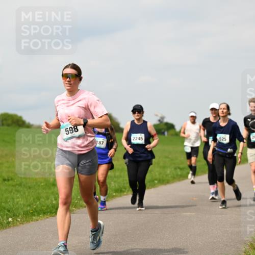 10.05.2026 - 8. Wedeler Halbmarathon Dr. Thomas Lammeyer http://msf.ph/oto/9704018 10.05.2026 11:51:04 Laufen 598, 187, 525, 2245, 2052 meine-sportfotos.de