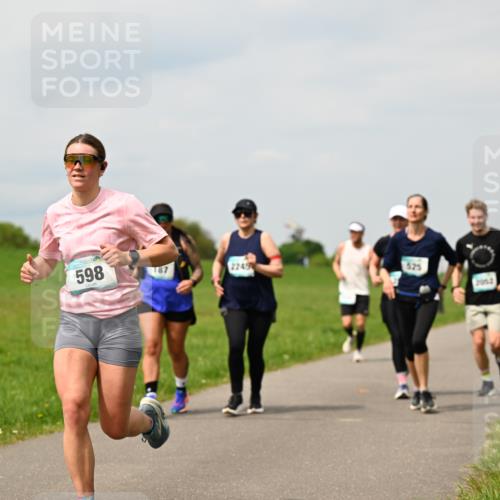 10.05.2026 - 8. Wedeler Halbmarathon Dr. Thomas Lammeyer http://msf.ph/oto/9704020 10.05.2026 11:51:04 Laufen 598, 187, 2249, 525 meine-sportfotos.de