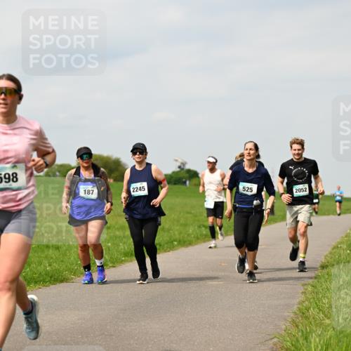 10.05.2026 - 8. Wedeler Halbmarathon Dr. Thomas Lammeyer http://msf.ph/oto/9704025 10.05.2026 11:51:04 Laufen 598, 187, 2245, 525, 2052 meine-sportfotos.de