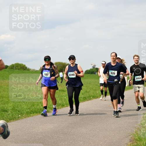 10.05.2026 - 8. Wedeler Halbmarathon Dr. Thomas Lammeyer http://msf.ph/oto/9704030 10.05.2026 11:51:05 Laufen 187, 2245, 525, 2052 meine-sportfotos.de