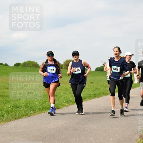 10.05.2026 - 8. Wedeler Halbmarathon Dr. Thomas Lammeyer http://msf.ph/oto/9704036 10.05.2026 11:51:05 Laufen 187, 245, 525, 2052 meine-sportfotos.de