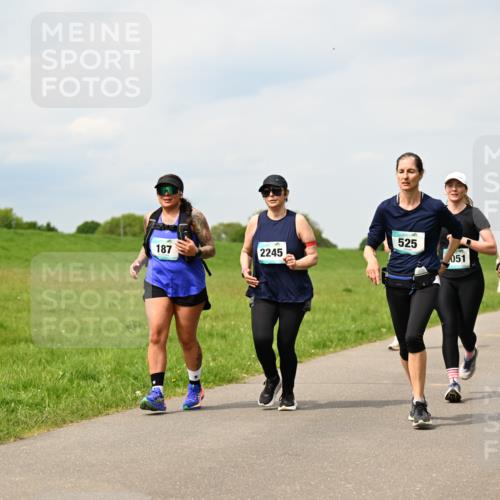 10.05.2026 - 8. Wedeler Halbmarathon Dr. Thomas Lammeyer http://msf.ph/oto/9704043 10.05.2026 11:51:05 Laufen 187, 2245, 525, 051, 2052 meine-sportfotos.de