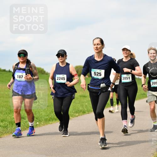 10.05.2026 - 8. Wedeler Halbmarathon Dr. Thomas Lammeyer http://msf.ph/oto/9704053 10.05.2026 11:51:06 Laufen 187, 2245, 525, 2051, 2052 meine-sportfotos.de