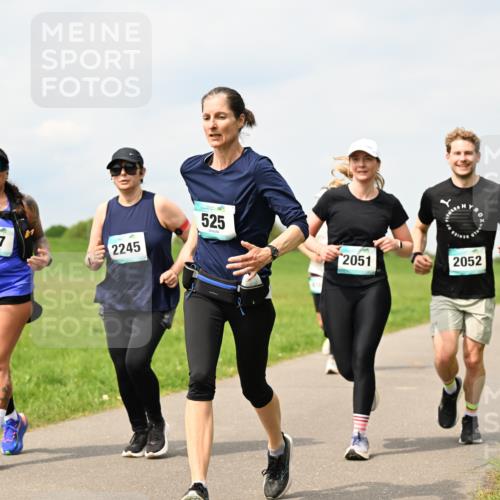 10.05.2026 - 8. Wedeler Halbmarathon Dr. Thomas Lammeyer http://msf.ph/oto/9704057 10.05.2026 11:51:06 Laufen 187, 2245, 525, 2051, 2052 meine-sportfotos.de