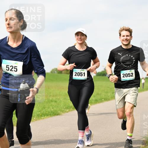 10.05.2026 - 8. Wedeler Halbmarathon Dr. Thomas Lammeyer http://msf.ph/oto/9704066 10.05.2026 11:51:07 Laufen 525, 2051, 2052 meine-sportfotos.de