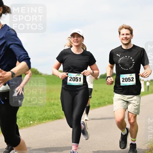 10.05.2026 - 8. Wedeler Halbmarathon Dr. Thomas Lammeyer http://msf.ph/oto/9704068 10.05.2026 11:51:07 Laufen 525, 2051, 2052 meine-sportfotos.de