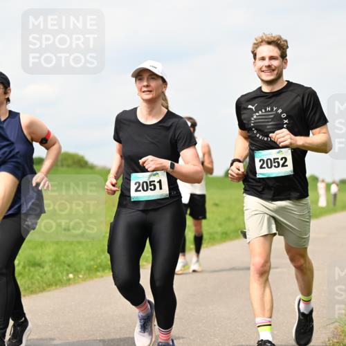 10.05.2026 - 8. Wedeler Halbmarathon Dr. Thomas Lammeyer http://msf.ph/oto/9704070 10.05.2026 11:51:07 Laufen 525, 2051, 2052 meine-sportfotos.de