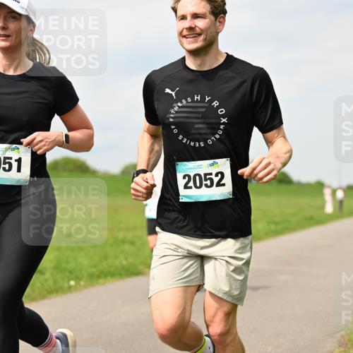 10.05.2026 - 8. Wedeler Halbmarathon Dr. Thomas Lammeyer http://msf.ph/oto/9704080 10.05.2026 11:51:08 Laufen 2051, 2052 meine-sportfotos.de