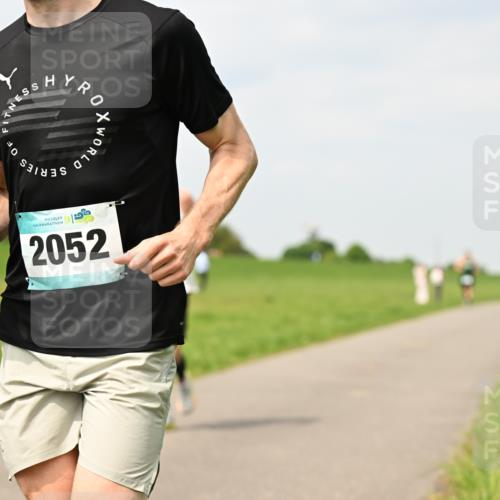 10.05.2026 - 8. Wedeler Halbmarathon Dr. Thomas Lammeyer http://msf.ph/oto/9704084 10.05.2026 11:51:08 Laufen 2052 meine-sportfotos.de