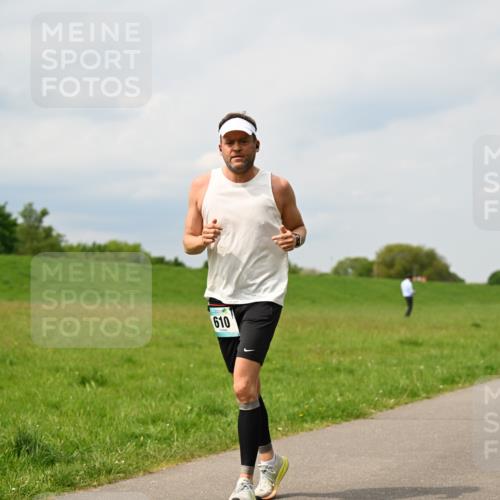 10.05.2026 - 8. Wedeler Halbmarathon Dr. Thomas Lammeyer http://msf.ph/oto/9704092 10.05.2026 11:51:09 Laufen 610 meine-sportfotos.de