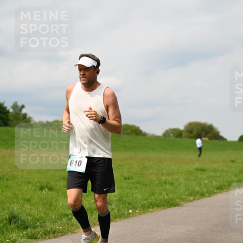 10.05.2026 - 8. Wedeler Halbmarathon Dr. Thomas Lammeyer http://msf.ph/oto/9704095 10.05.2026 11:51:09 Laufen 610 meine-sportfotos.de