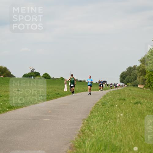 10.05.2026 - 8. Wedeler Halbmarathon Dr. Thomas Lammeyer http://msf.ph/oto/9704102 10.05.2026 11:51:11 Laufen  meine-sportfotos.de