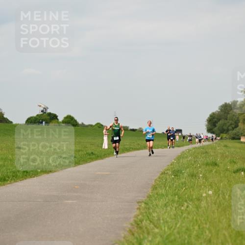 10.05.2026 - 8. Wedeler Halbmarathon Dr. Thomas Lammeyer http://msf.ph/oto/9704109 10.05.2026 11:51:11 Laufen  meine-sportfotos.de