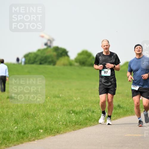 10.05.2026 - 8. Wedeler Halbmarathon Dr. Thomas Lammeyer http://msf.ph/oto/9704245 10.05.2026 11:51:29 Laufen 955 meine-sportfotos.de